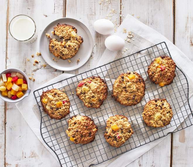 Oatmeal and cocktail fruit cookies