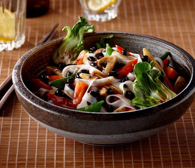 Noodles with vegetables and black beans